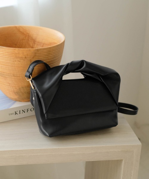 Bab(バブ)の「ねじりハンドルショルダーバッグ(ハンドバッグ・レディース・ライトブルー/ブラック/オフホワイト・ONESIZE)」の3枚目の写真