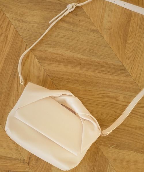 Bab(バブ)の「ねじりハンドルショルダーバッグ(ハンドバッグ・レディース・ライトブルー/ブラック/オフホワイト・ONESIZE)」の9枚目の写真