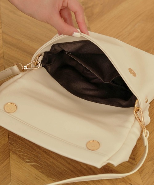 Bab(バブ)の「ねじりハンドルショルダーバッグ(ハンドバッグ・レディース・ライトブルー/ブラック/オフホワイト・ONESIZE)」の12枚目の写真