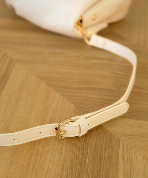 Bab(バブ)の「ねじりハンドルショルダーバッグ(ハンドバッグ・レディース・ライトブルー/ブラック/オフホワイト・ONESIZE)」の22枚目の写真