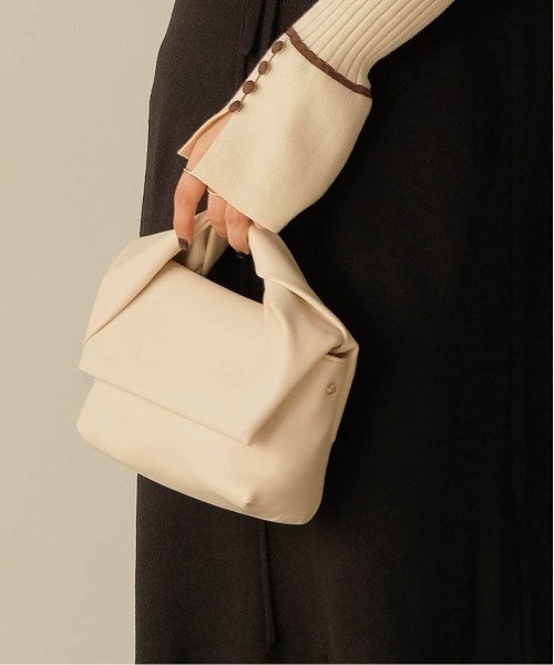 Bab(バブ)の「ねじりハンドルショルダーバッグ(ハンドバッグ・レディース・ライトブルー/ブラック/オフホワイト・ONESIZE)」の6枚目の写真