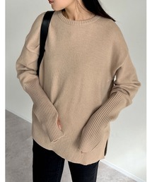 指穴クルーネック起毛ニットプルオーバー