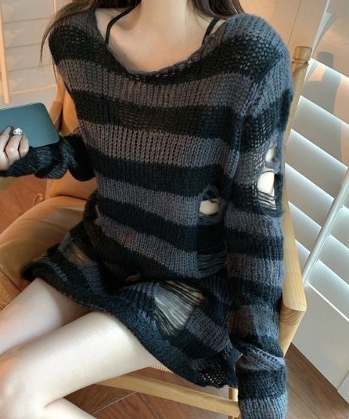 NOVESSEL（ノベセル）の「『NOVESSEL/ノベセル』ダメージルーズボーダーニット【Y】【CN】（ニット/セーター・レディース・ブラック×パープル/ブラック×ブルー/ブラック×グレー/ブラック×ピンク/ブラック×ホワイト/ブラック×レッド・FREE）」の15枚目の写真