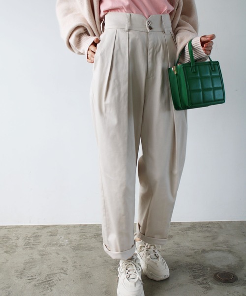 GeeRA(ジーラ)の「ハイウエストタックデザインチノパンツ(チノパンツ・レディース・ベージュ/ブラック/アイボリー・MEDIUM/LARGE)」の6枚目の写真