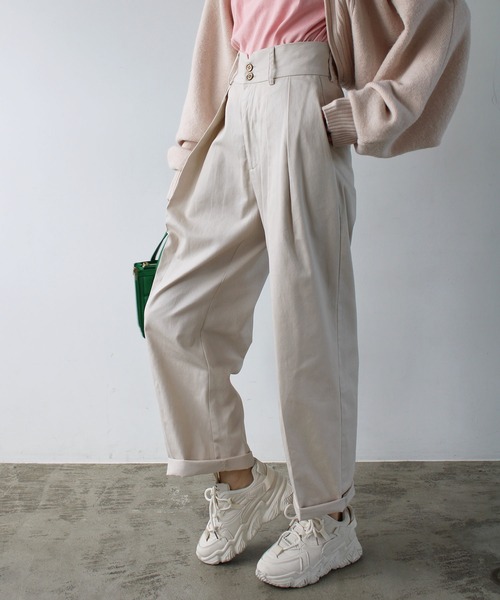 GeeRA(ジーラ)の「ハイウエストタックデザインチノパンツ(チノパンツ・レディース・ベージュ/ブラック/アイボリー・MEDIUM/LARGE)」の7枚目の写真