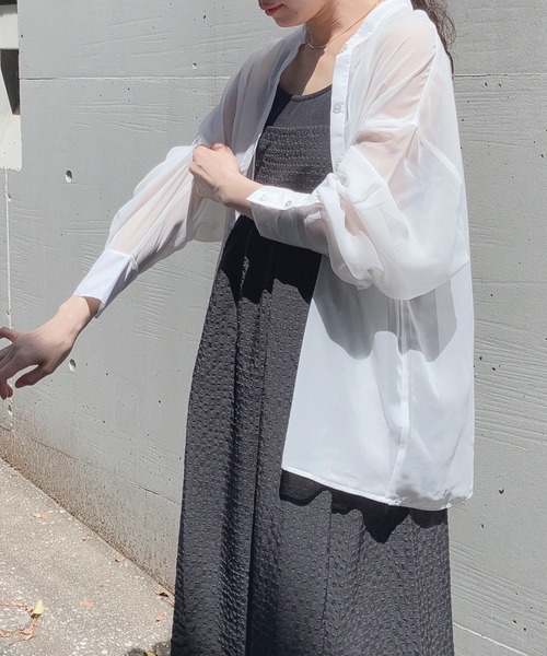 AS KNOW AS plus(アズノゥアズプラス)の「○バンドカラーなシアーシャツ(シャツ/ブラウス・レディース・オフホワイト/ライトグリーン/ブラック/ライトピンク・FREE)」の1枚目の写真