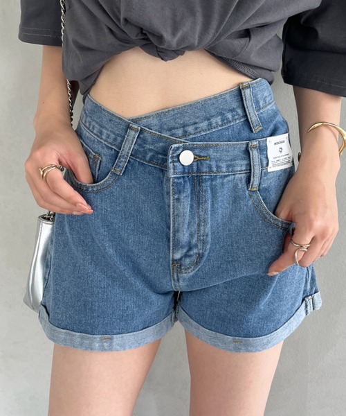 CLEA（クレア）の「ウエストデザインハイウエストデニムショートパンツ（デニムパンツ・レディース・ブラック/ブルー・M）」の2枚目の写真