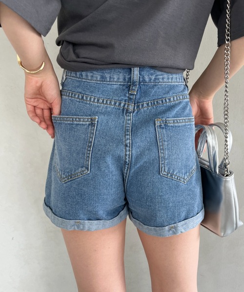 CLEA（クレア）の「ウエストデザインハイウエストデニムショートパンツ（デニムパンツ・レディース・ブラック/ブルー・M）」の15枚目の写真