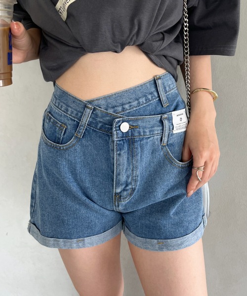 CLEA（クレア）の「ウエストデザインハイウエストデニムショートパンツ（デニムパンツ・レディース・ブラック/ブルー・M）」の14枚目の写真