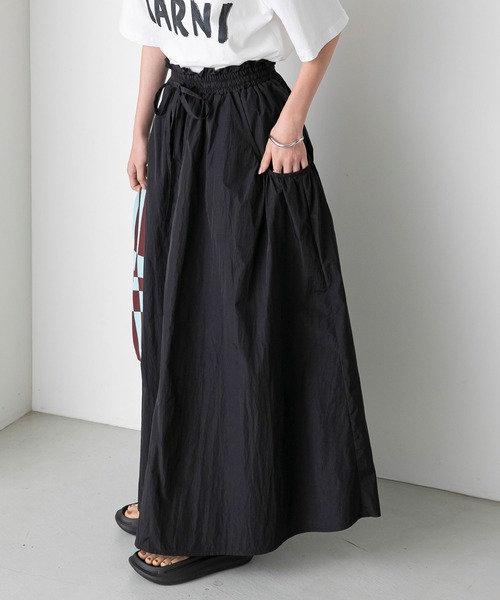 forksy.（フォルクシー）の「【forksy.】ナイロンビッグポケットスカート（スカート・レディース・オフホワイト/ブラック/ピンク・FREE）」の21枚目の写真