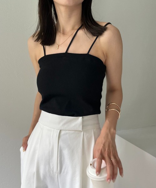 CAPRICIEUX LE'MAGE（カプリシューレマージュ）の「アシメストラップキャミ（キャミソール・レディース・ホワイト/ブラック/グレイッシュベージュ・38/36）」の3枚目の写真