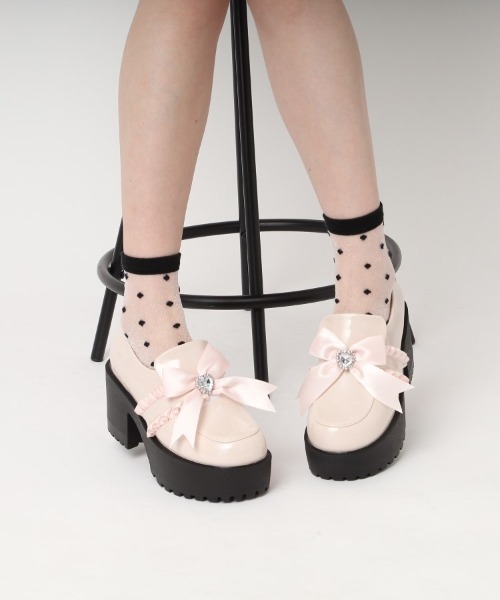 cs T&P（シーエスティーアンドピー）の「キラキラストーン付きリボン厚底ローファーパンプス（パンプス・レディース・ホワイト系2/ピンク系6/ブラック系1/ダークブラウン系1/ブラック系8/ホワイト系9/ピンク系9・LL/L/S/M）」の7枚目の写真