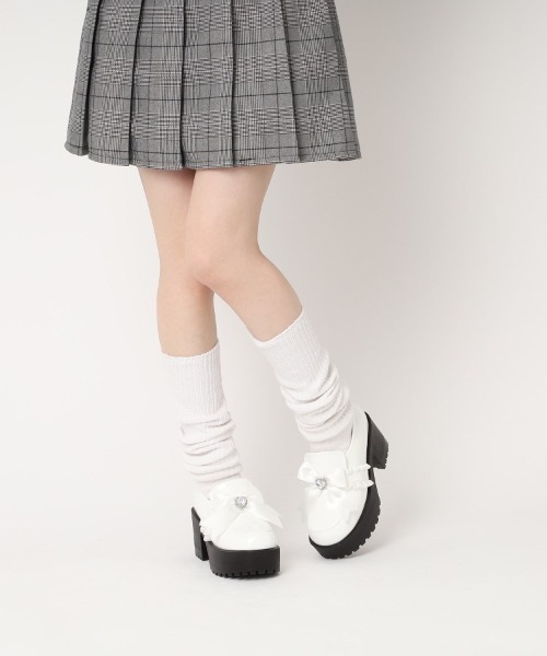 cs T&P（シーエスティーアンドピー）の「キラキラストーン付きリボン厚底ローファーパンプス（パンプス・レディース・ホワイト系2/ピンク系6/ブラック系1/ダークブラウン系1/ブラック系8/ホワイト系9/ピンク系9・LL/L/S/M）」の16枚目の写真