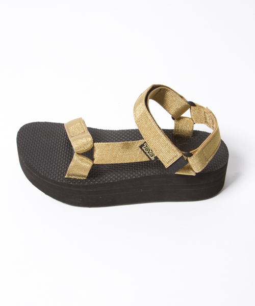 EN ROUTE（アンルート）の「TEVA（テバ） FLATFORM UNIVERSAL（サンダル・レディース・ゴールド/シルバー・6/5/7）」の5枚目の写真