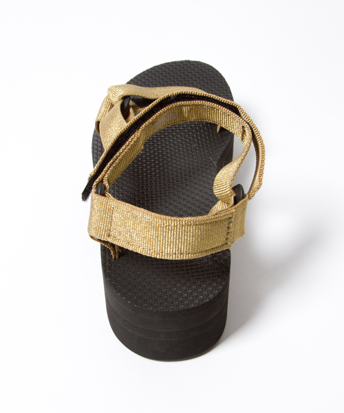 EN ROUTE（アンルート）の「TEVA（テバ） FLATFORM UNIVERSAL（サンダル・レディース・ゴールド/シルバー・6/5/7）」の7枚目の写真