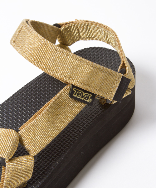 EN ROUTE（アンルート）の「TEVA（テバ） FLATFORM UNIVERSAL（サンダル・レディース・ゴールド/シルバー・6/5/7）」の8枚目の写真