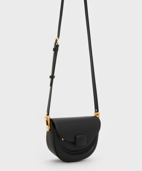 CHARLES & KEITH(チャールズ & キース)の「Koa コア ムーンサドルバッグ(ショルダーバッグ・レディース・パープル/ホワイト/ブラック・S)」の22枚目の写真