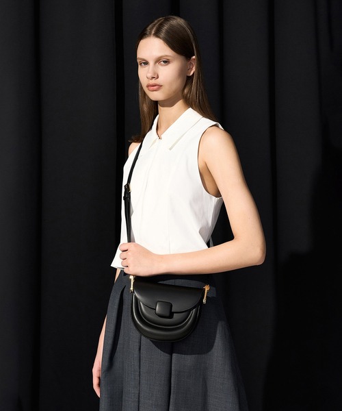 CHARLES & KEITH(チャールズ & キース)の「Koa コア ムーンサドルバッグ(ショルダーバッグ・レディース・パープル/ホワイト/ブラック・S)」の20枚目の写真