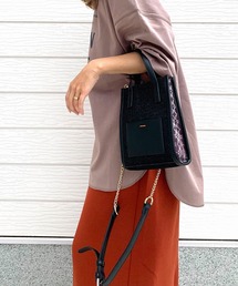 Q | モノグラムデニムコンビショルダー(ショルダーバッグ)