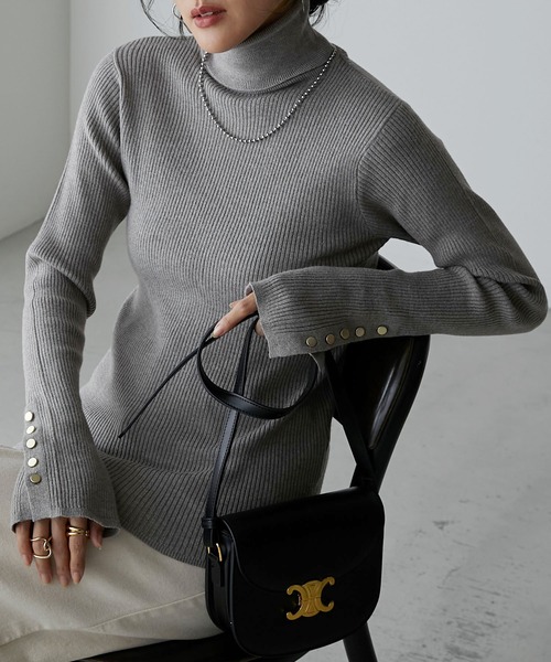 Anss.me（アンスミー）の「【Anss.me】リブニット袖口ボタンタートルネックプルオーバー（ニット/セーター・レディース・グレイッシュベージュ/杢グレー/ブラック/レッド/グリーン/アイボリー・FREE）」の3枚目の写真