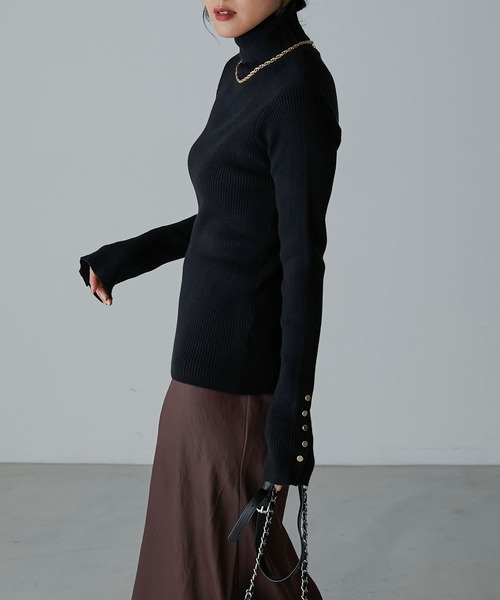 Anss.me（アンスミー）の「【Anss.me】リブニット袖口ボタンタートルネックプルオーバー（ニット/セーター・レディース・グレイッシュベージュ/杢グレー/ブラック/レッド/グリーン/アイボリー・FREE）」の8枚目の写真