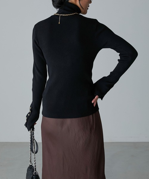 Anss.me（アンスミー）の「【Anss.me】リブニット袖口ボタンタートルネックプルオーバー（ニット/セーター・レディース・グレイッシュベージュ/杢グレー/ブラック/レッド/グリーン/アイボリー・FREE）」の9枚目の写真