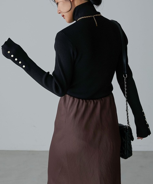 Anss.me（アンスミー）の「【Anss.me】リブニット袖口ボタンタートルネックプルオーバー（ニット/セーター・レディース・グレイッシュベージュ/杢グレー/ブラック/レッド/グリーン/アイボリー・FREE）」の11枚目の写真