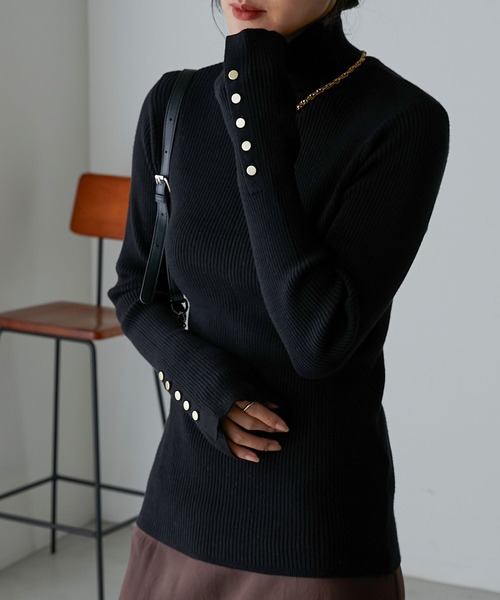 Anss.me（アンスミー）の「【Anss.me】リブニット袖口ボタンタートルネックプルオーバー（ニット/セーター・レディース・グレイッシュベージュ/杢グレー/ブラック/レッド/グリーン/アイボリー・FREE）」の17枚目の写真