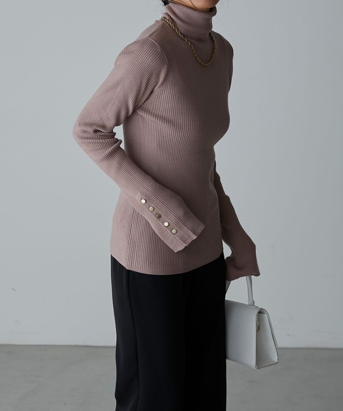 Anss.me（アンスミー）の「【Anss.me】リブニット袖口ボタンタートルネックプルオーバー（ニット/セーター・レディース・グレイッシュベージュ/杢グレー/ブラック/レッド/グリーン/アイボリー・FREE）」の19枚目の写真