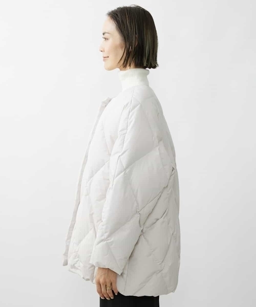MICHEL KLEIN（ミッシェル・クラン）の「[撥水素材]ダイヤモンドキルティングダウンコート（ダウンジャケット/コート・レディース・ライトグレー/ダークグレー・40/38）」の11枚目の写真