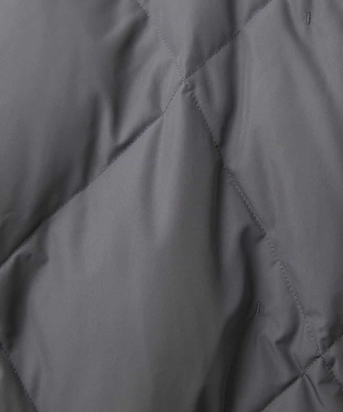 MICHEL KLEIN（ミッシェル・クラン）の「[撥水素材]ダイヤモンドキルティングダウンコート（ダウンジャケット/コート・レディース・ライトグレー/ダークグレー・40/38）」の20枚目の写真