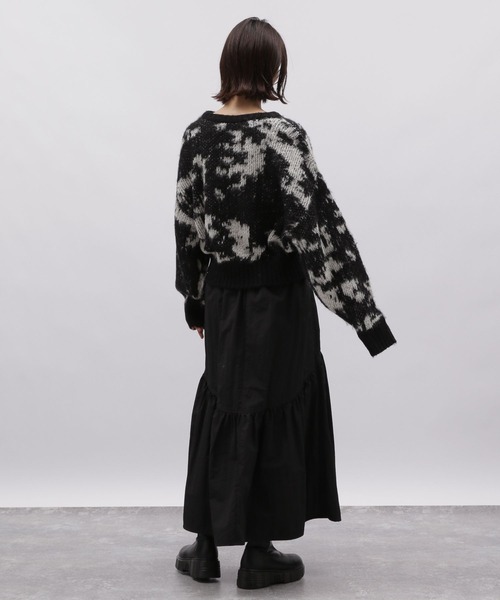 LAKOLE（ラコレ）の「ジャカードニットプルオーバー / 987997（ニット/セーター・レディース・ライトグレー系/ブラック×ホワイト/ホワイト系9・SMALL/MEDIUM）」の16枚目の写真