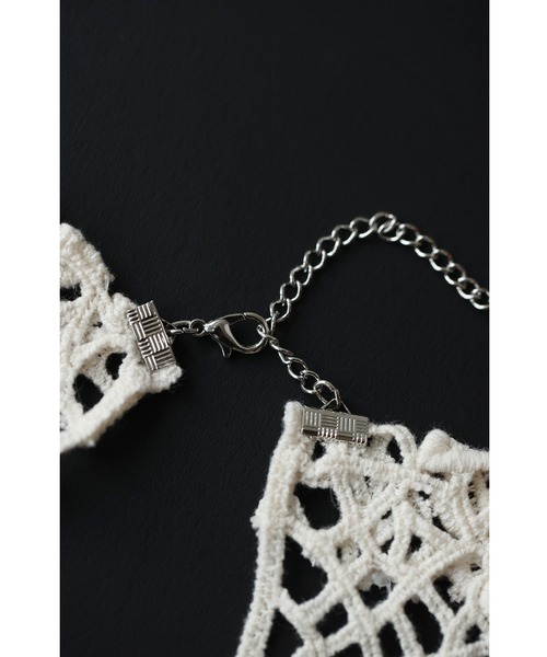 cawaii（カワイイ）の「ラインストーンとパールを散りばめたカッティングレース襟ネックレス（付け襟・レディース・ホワイト・FREE）」の5枚目の写真