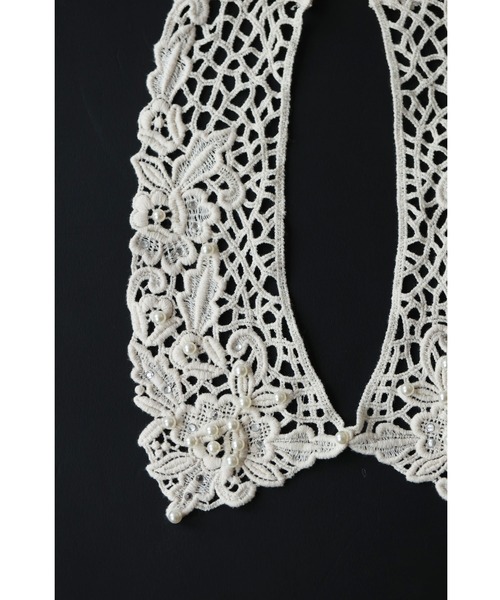 cawaii（カワイイ）の「ラインストーンとパールを散りばめたカッティングレース襟ネックレス（付け襟・レディース・ホワイト・FREE）」の9枚目の写真