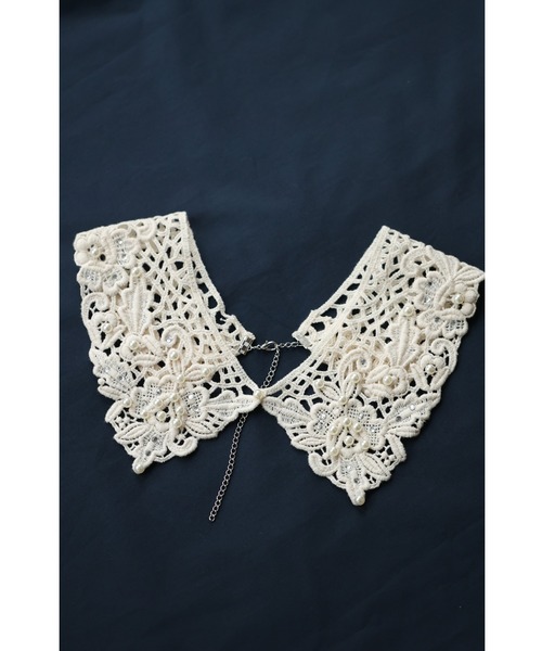 cawaii（カワイイ）の「ラインストーンとパールを散りばめたカッティングレース襟ネックレス（付け襟・レディース・ホワイト・FREE）」の13枚目の写真