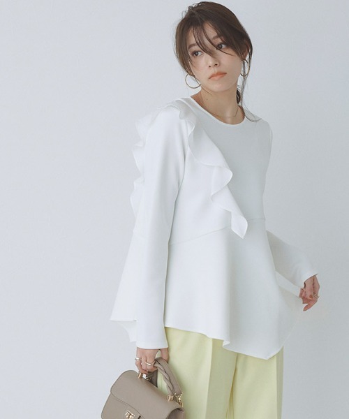 Pierrot(ピエロ)の「フリルドッキングダンボールフレアプルオーバー(Tシャツ/カットソー・レディース・オフホワイト/ネイビー/ブラック・M/L)」の2枚目の写真