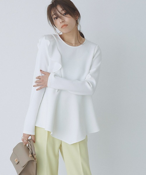 Pierrot(ピエロ)の「フリルドッキングダンボールフレアプルオーバー(Tシャツ/カットソー・レディース・オフホワイト/ネイビー/ブラック・M/L)」の5枚目の写真