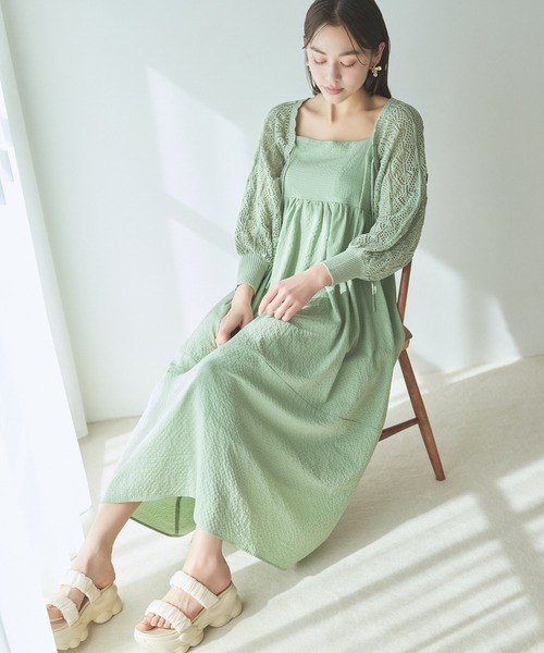 mysty woman(ミスティウーマン)の「透かしカーデSETキャミワンピース 110449(ワンピース・レディース・ブラック/ライトグリーン/グレー系その他・FREE)」の1枚目の写真