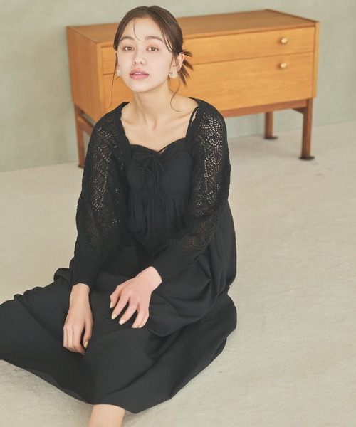 mysty woman(ミスティウーマン)の「透かしカーデSETキャミワンピース 110449(ワンピース・レディース・ブラック/ライトグリーン/グレー系その他・FREE)」の2枚目の写真