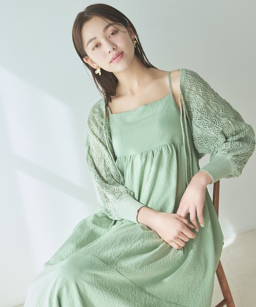 mysty woman(ミスティウーマン)の「透かしカーデSETキャミワンピース 110449(ワンピース・レディース・ブラック/ライトグリーン/グレー系その他・FREE)」の6枚目の写真