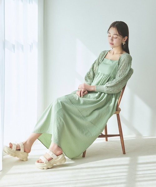 mysty woman(ミスティウーマン)の「透かしカーデSETキャミワンピース 110449(ワンピース・レディース・ブラック/ライトグリーン/グレー系その他・FREE)」の7枚目の写真