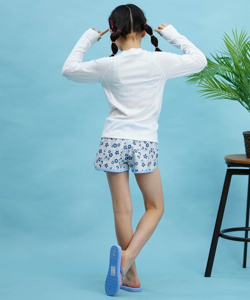 ROXY（ロキシー）の「ROXY/ロキシー キッズ ラッシュガード Tシャツ 長袖 ロンT UVケア TLY241107（ラッシュガード・キッズ・ライラック/ブラック/ホワイト・150cm/140cm/130cm）」の17枚目の写真