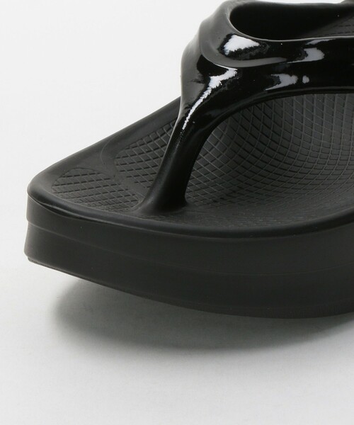 OOFOS（ウーフォス）の「＜OOFOS＞OOmega  サンダル（サンダル・レディース・ベージュ/ブラック/その他1・7/6/8）」の20枚目の写真