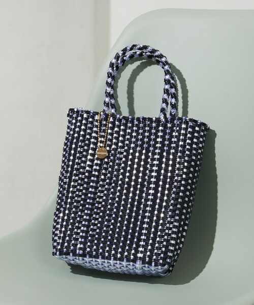 FREAK'S STORE(フリークスストア)の「限定展開 FS チャーム 付き メルカド ラメ バッグ(かごバッグ・レディース・オフホワイト/ブラック/グリーン・ONE SIZE)」の3枚目の写真