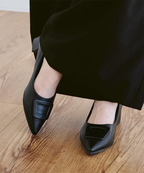 UR'S（ユアーズ）の「撥水・抗菌防臭バックルデザインパンプス（パンプス・レディース・ブラック/ブラウン/ベージュ・S/M/L/LL）」の4枚目の写真