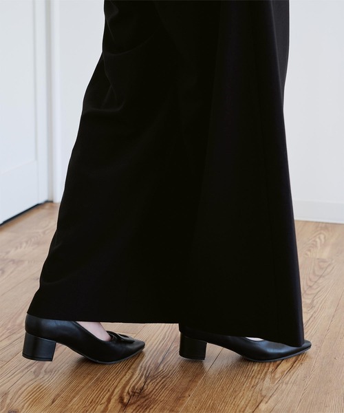 UR'S（ユアーズ）の「撥水・抗菌防臭バックルデザインパンプス（パンプス・レディース・ブラック/ブラウン/ベージュ・S/M/L/LL）」の5枚目の写真