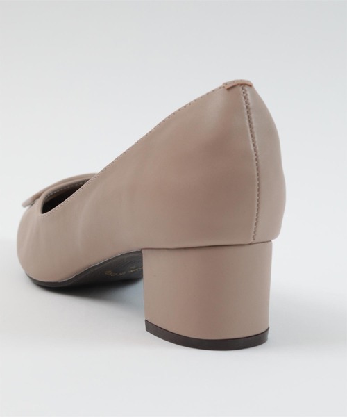 UR'S（ユアーズ）の「撥水・抗菌防臭バックルデザインパンプス（パンプス・レディース・ブラック/ブラウン/ベージュ・S/M/L/LL）」の10枚目の写真