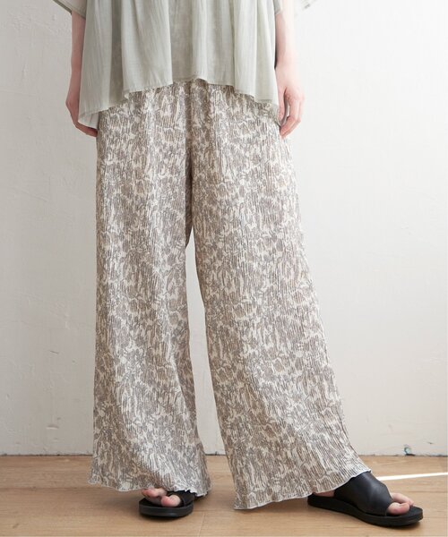 LBC（エルビーシー）の「プリントイージープリーツパンツ（その他パンツ・レディース・オフホワイト/ブラック/グリーン・M）」の2枚目の写真