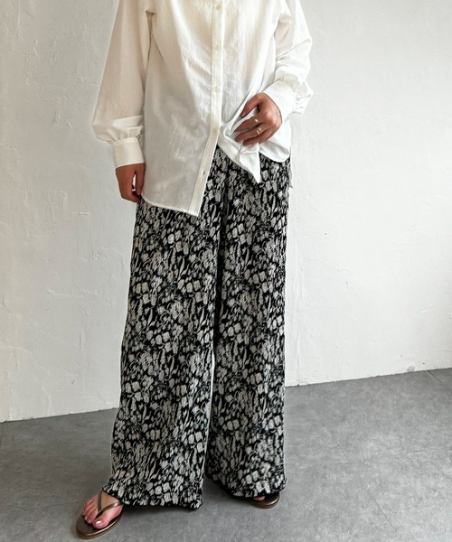 LBC（エルビーシー）の「プリントイージープリーツパンツ（その他パンツ・レディース・オフホワイト/ブラック/グリーン・M）」の3枚目の写真