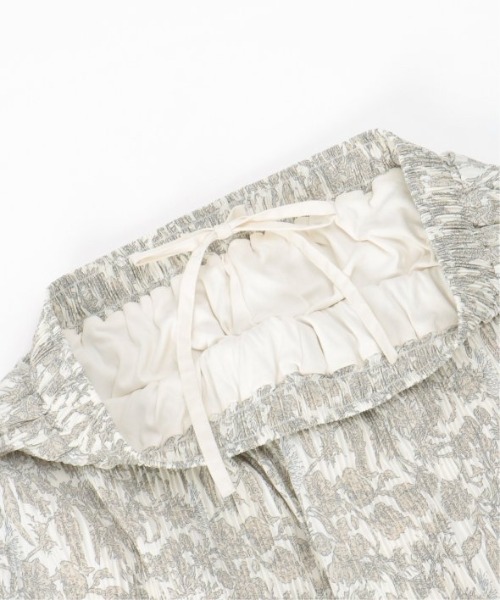 LBC（エルビーシー）の「プリントイージープリーツパンツ（その他パンツ・レディース・オフホワイト/ブラック/グリーン・M）」の14枚目の写真